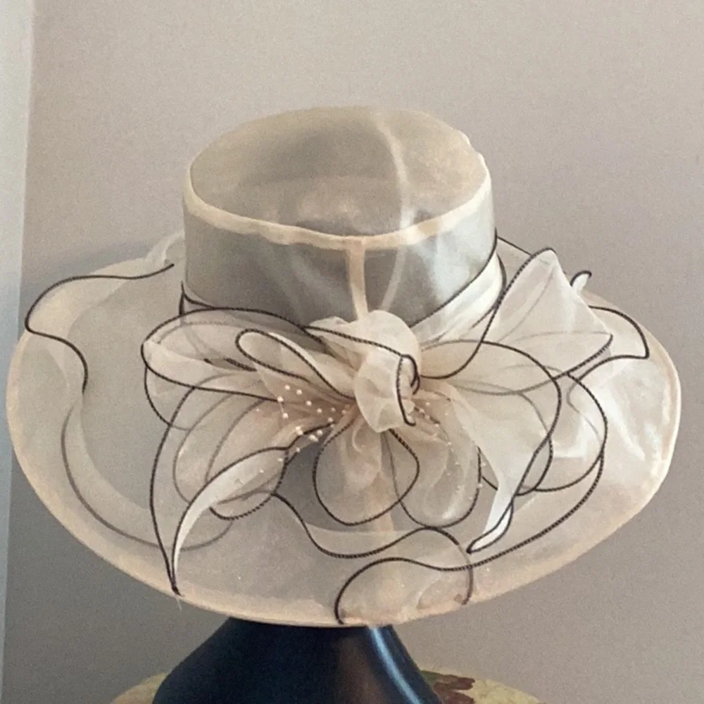 Kentucky derby FASCINATOR Organza Hat in Beige & Black - Picture 4 of 6